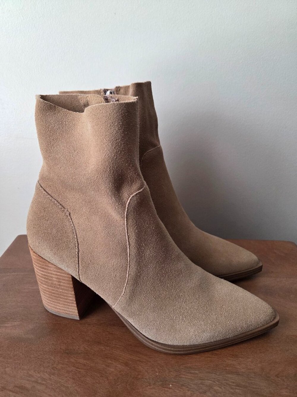 NIB STEVE MADDEN SOFT GENUINE LEATHER CALABRIA SAND SUEDE POINTY BOOTS 9.5